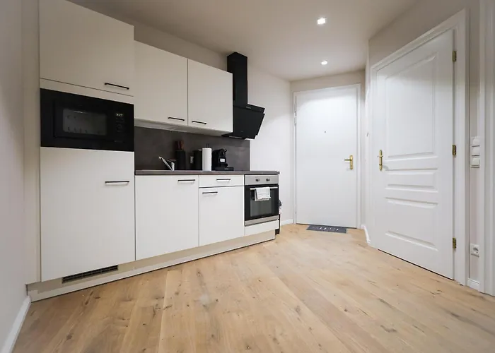 Brand New! Gold - Right Near Schönbrunn Palace Apartment