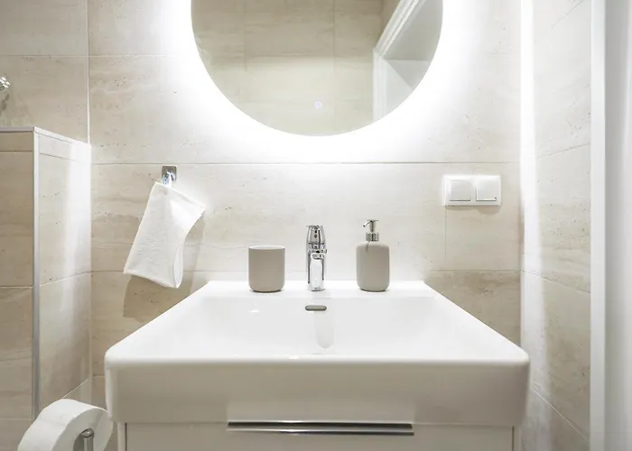 Brand New! Gold - Right Near Schönbrunn Palace * Wien