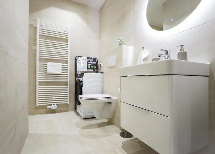 Brand New! Gold - Right Near Schönbrunn Palace Apartment *
