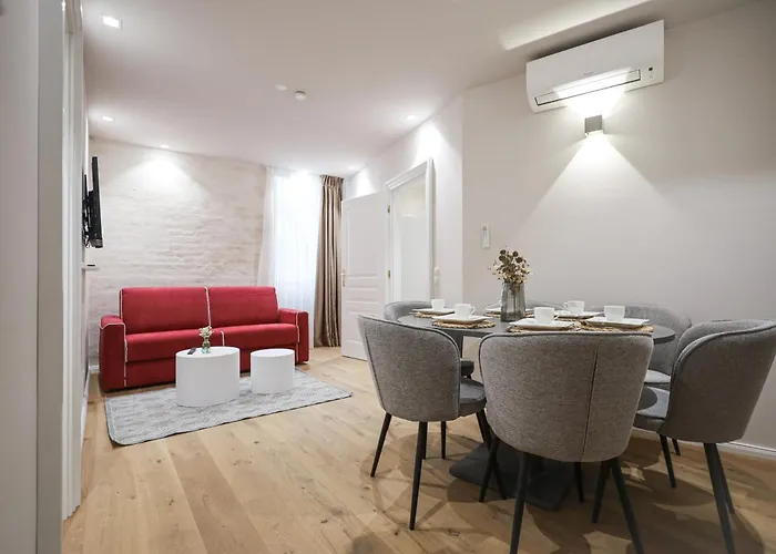 Brand New! Gold - Right Near Schönbrunn Palace Apartment *