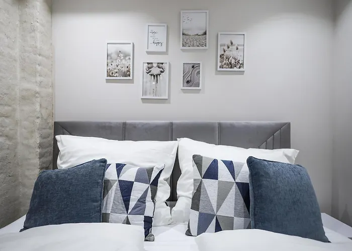 Brand New! Gold - Right Near Schönbrunn Palace * Wien
