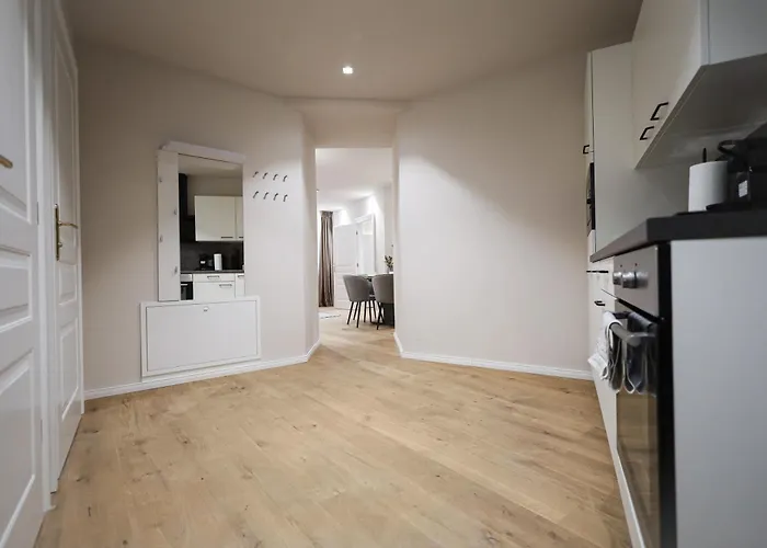 Brand New! Gold - Right Near Schönbrunn Palace *